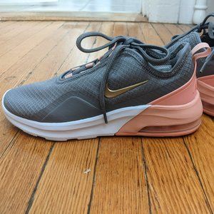 Women's Nike Shoe / Gray & Pink / Size 6.5